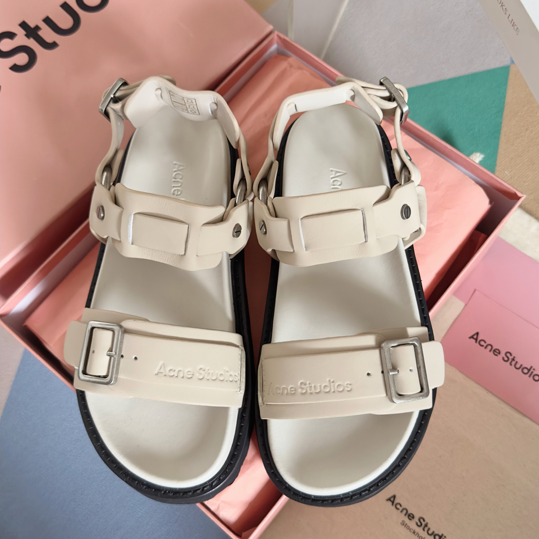 顶级版本：女款
Acne studios 最新 厚底 机车风 罗马 凉鞋
原版购入开发 做货 此款凉鞋饰