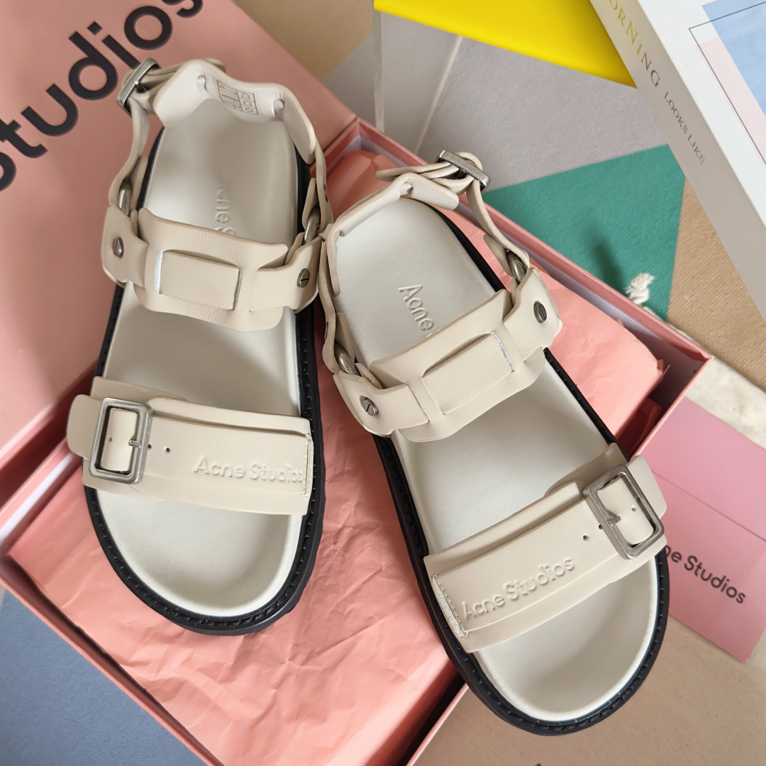 顶级版本：女款
Acne studios 最新 厚底 机车风 罗马 凉鞋
原版购入开发 做货 此款凉鞋饰