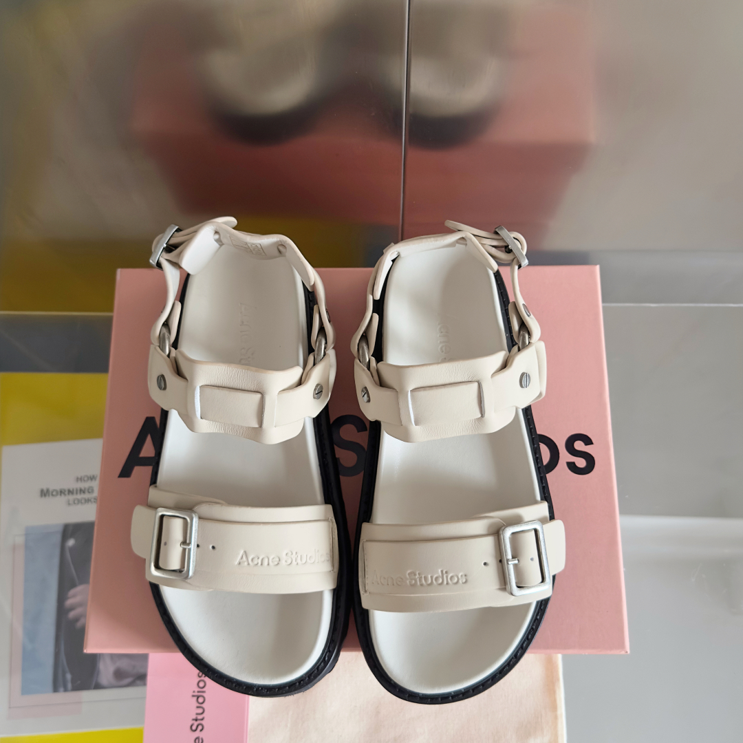 顶级版本：女款
Acne studios 最新 厚底 机车风 罗马 凉鞋
原版购入开发 做货 此款凉鞋饰