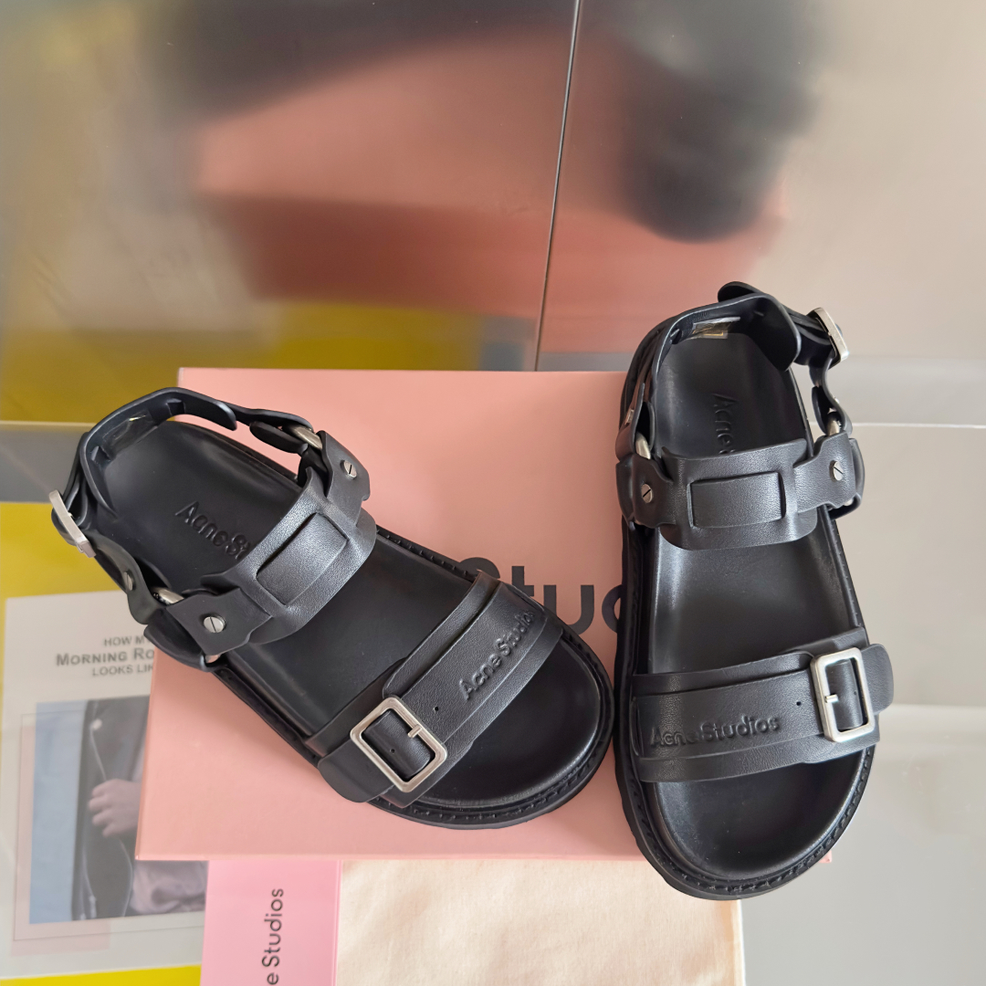 顶级版本：女款
Acne studios 最新 厚底 机车风 罗马 凉鞋
原版购入开发 做货 此款凉鞋饰