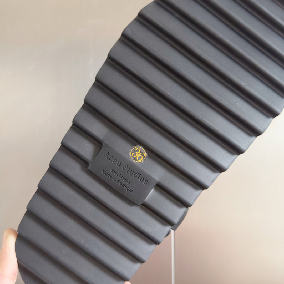 顶级版本：女款
Acne studios 最新 厚底 机车风 罗马 凉鞋
原版购入开发 做货 此款凉鞋饰