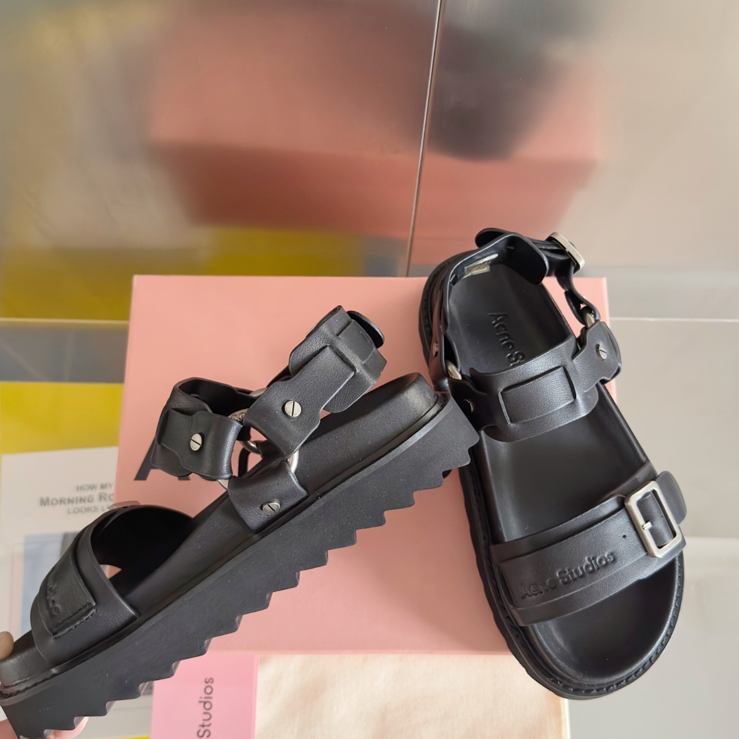 顶级版本：女款
Acne studios 最新 厚底 机车风 罗马 凉鞋
原版购入开发 做货 此款凉鞋饰
