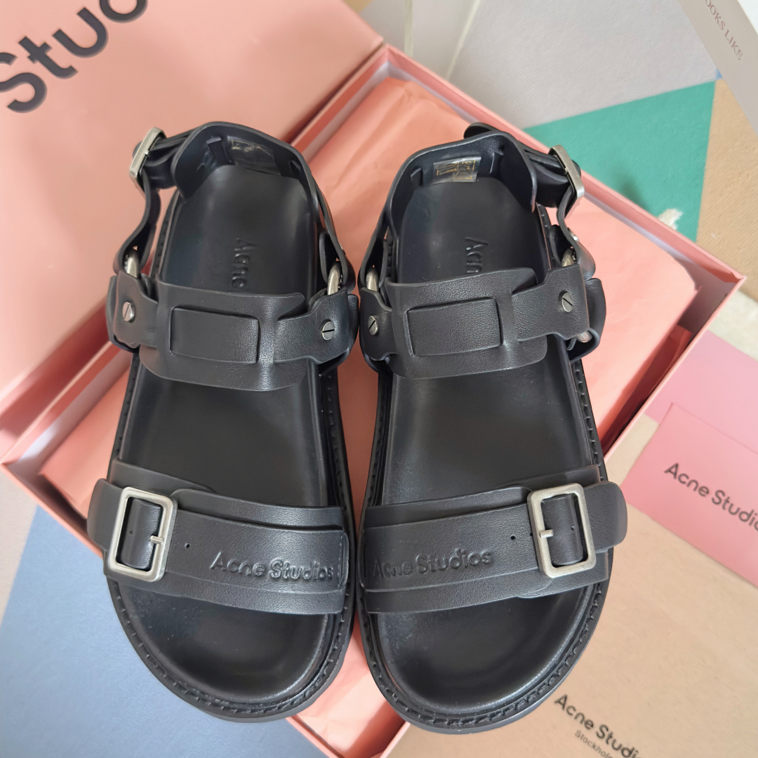 顶级版本：女款
Acne studios 最新 厚底 机车风 罗马 凉鞋
原版购入开发 做货 此款凉鞋饰