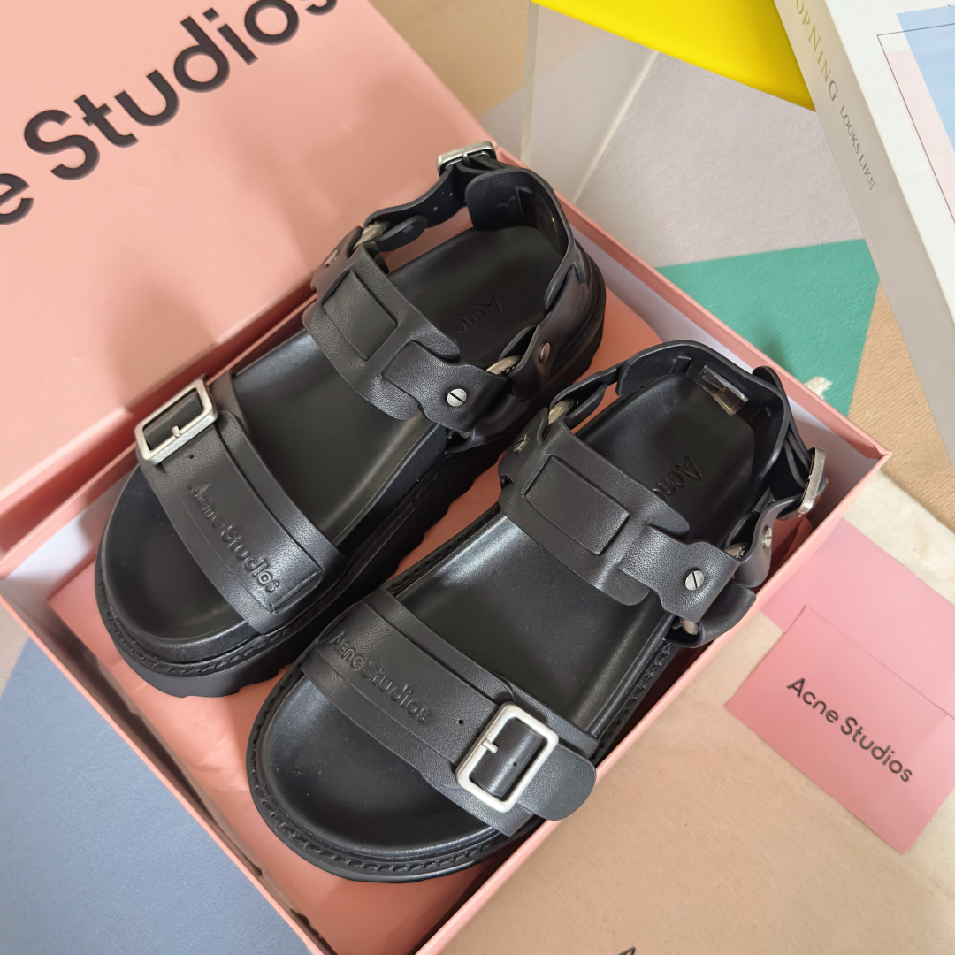 顶级版本：女款
Acne studios 最新 厚底 机车风 罗马 凉鞋
原版购入开发 做货 此款凉鞋饰