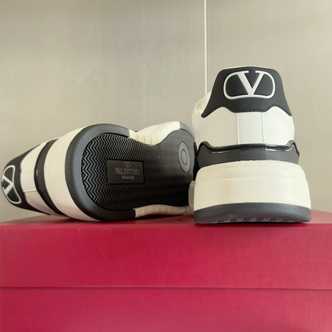 顶级版本：情侣款
Valentino华伦天奴 Trainer 情侣款 厚底 休闲 运动鞋
原版购入开发 