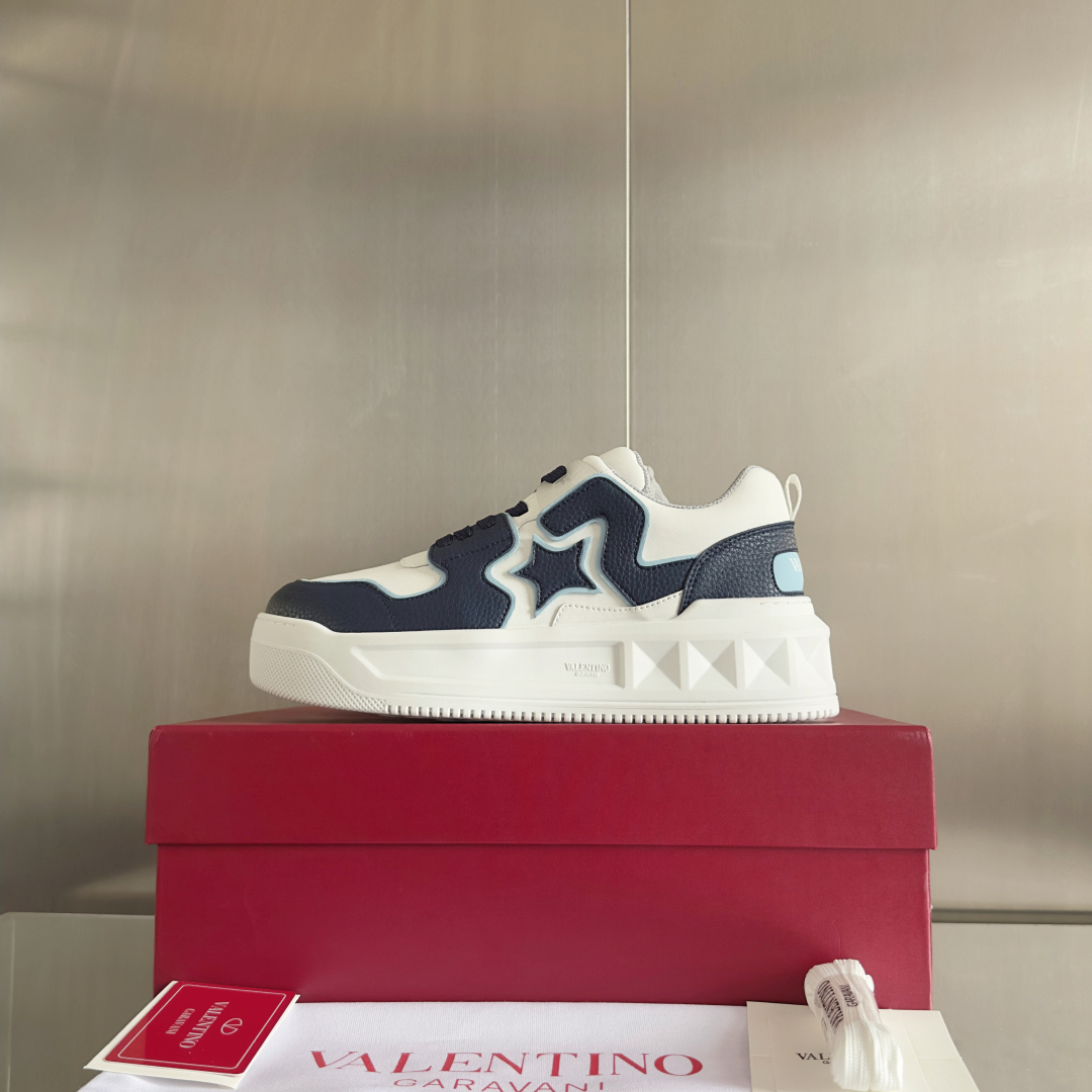 顶级版本：情侣款
VALENTINO华伦天奴 改版PinkPp 情侣款 面包鞋 厚底 休闲 运动鞋
原版