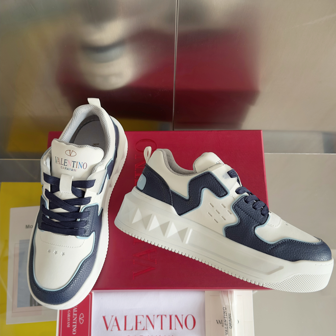 顶级版本：情侣款
VALENTINO华伦天奴 改版PinkPp 情侣款 面包鞋 厚底 休闲 运动鞋
原版