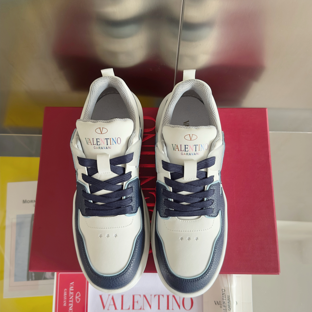 顶级版本：情侣款
VALENTINO华伦天奴 改版PinkPp 情侣款 面包鞋 厚底 休闲 运动鞋
原版
