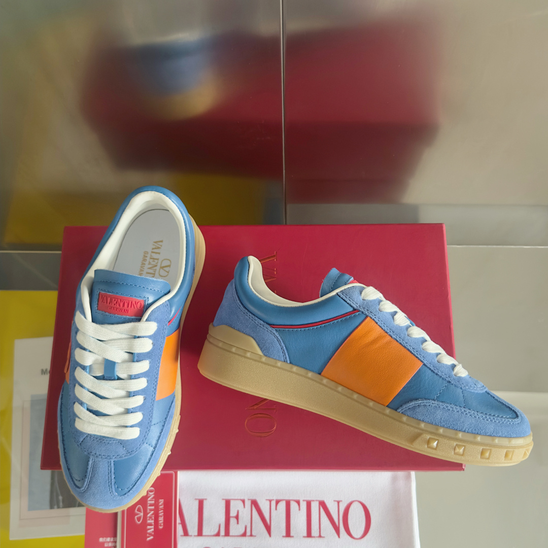 顶级版本:情侣款
VALENTINO华伦天奴V家UPVILLAGE系列 铆钉 情侣款 休闲 运动鞋
原版