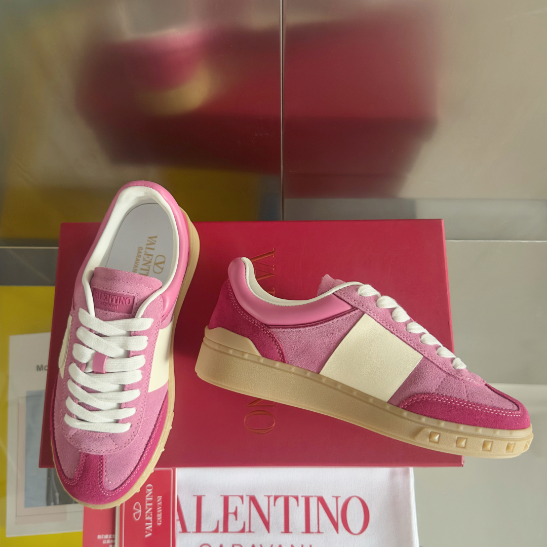 顶级版本：情侣款
VALENTINO华伦天奴V家UPVILLAGE系列 铆钉 情侣款 休闲 运动鞋
原版