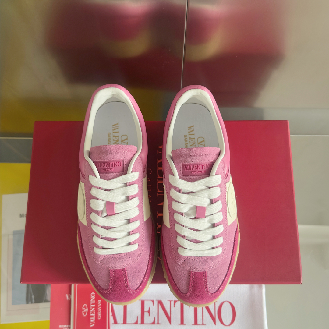 顶级版本：情侣款
VALENTINO华伦天奴V家UPVILLAGE系列 铆钉 情侣款 休闲 运动鞋
原版