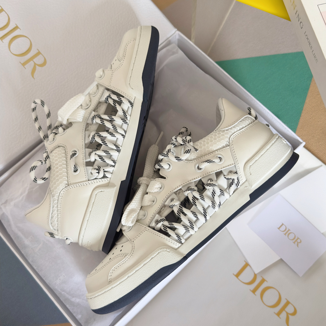 顶级版本:情侣款
Dior迪奥 最新 First 系列 镂空 高帮 情侣款 休闲 运动鞋
原版购入开发