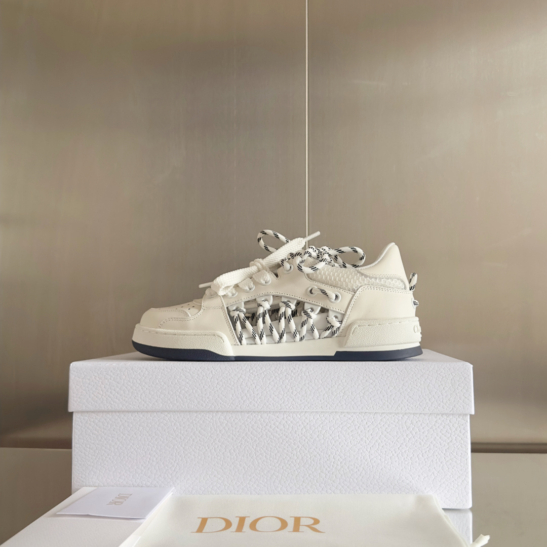 顶级版本:情侣款
Dior迪奥 最新 First 系列 镂空 高帮 情侣款 休闲 运动鞋
原版购入开发