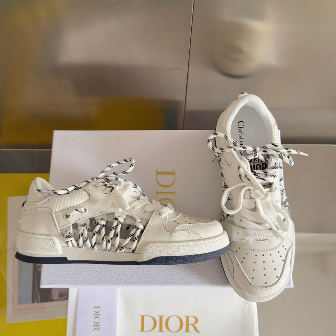 顶级版本:情侣款
Dior迪奥 最新 First 系列 镂空 高帮 情侣款 休闲 运动鞋
原版购入开发