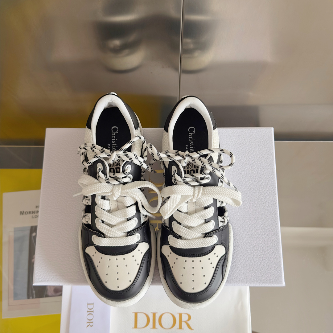 顶级版本:情侣款
Dior迪奥 最新 First 系列 镂空 高帮 情侣款 休闲 运动鞋
原版购入开发
