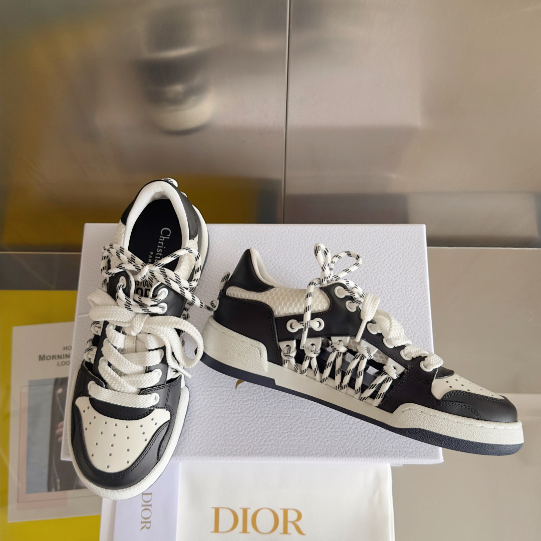 顶级版本:情侣款
Dior迪奥 最新 First 系列 镂空 高帮 情侣款 休闲 运动鞋
原版购入开发
