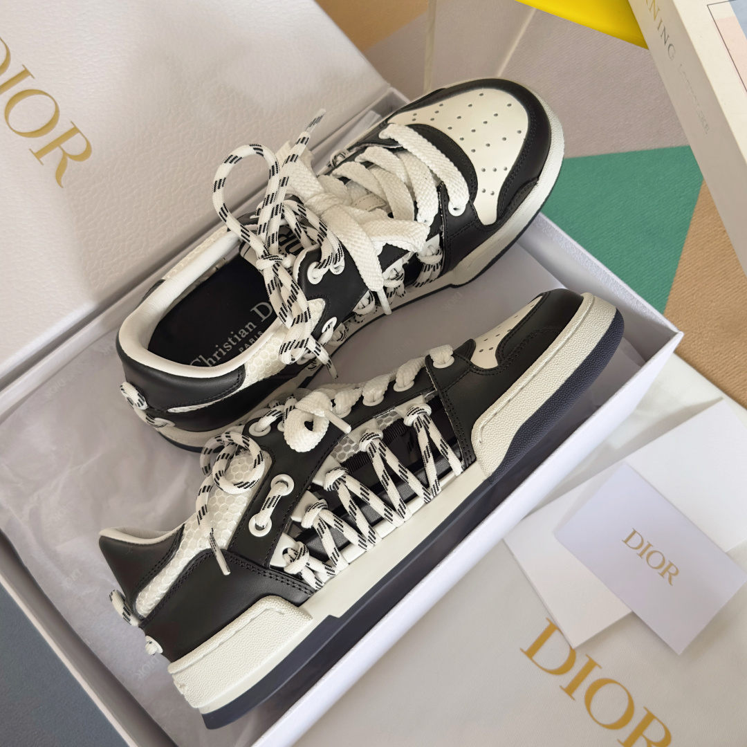 顶级版本:情侣款
Dior迪奥 最新 First 系列 镂空 高帮 情侣款 休闲 运动鞋
原版购入开发
