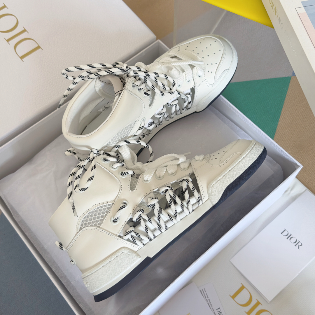 顶级版本：情侣款
Dior迪奥 最新 First 系列 镂空 高帮 情侣款 休闲 运动鞋
原版购入开发 