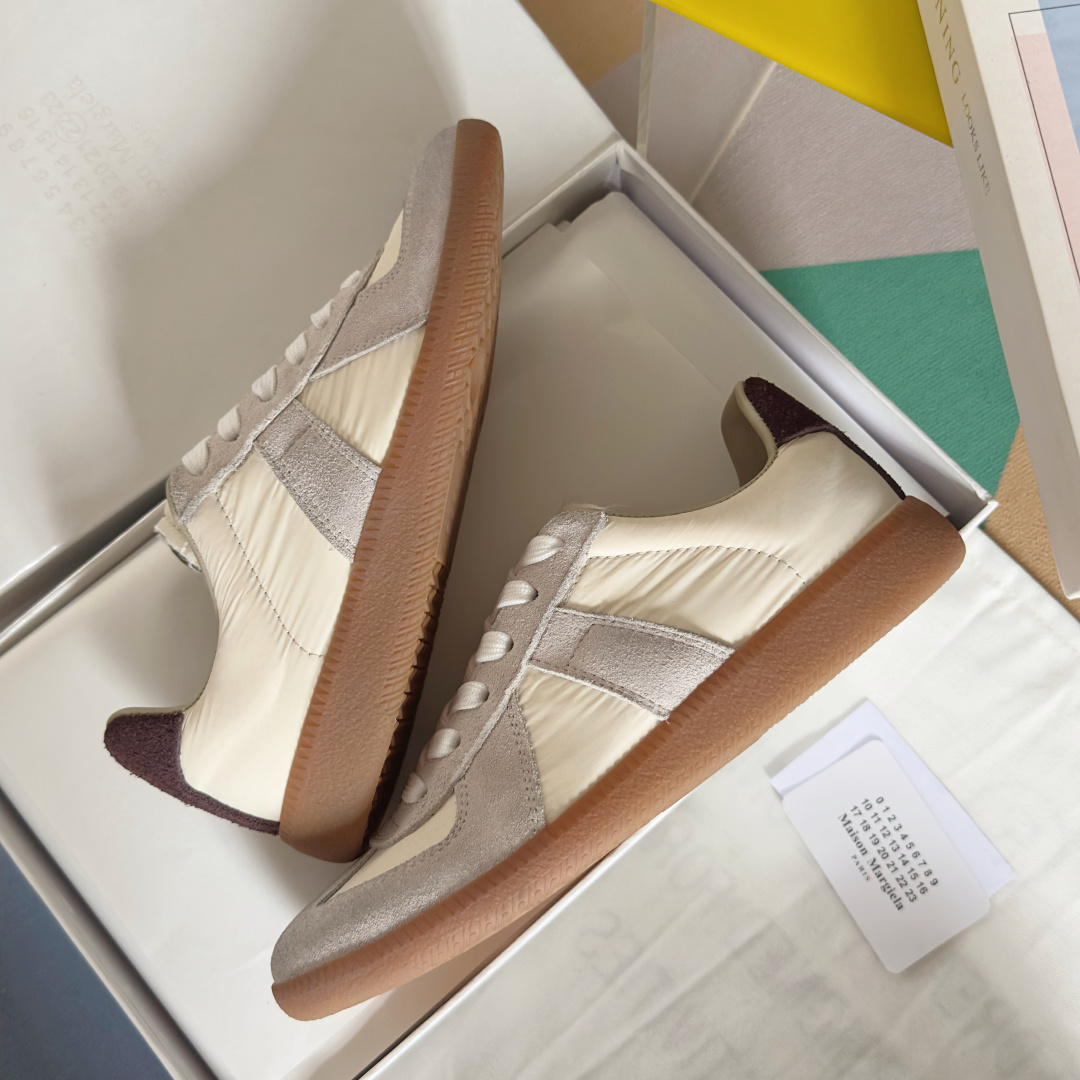 顶级版本:情侣款
MaisonMargiela MM6 马吉拉 情侣款 德训鞋 休闲 运动鞋
原版购入开