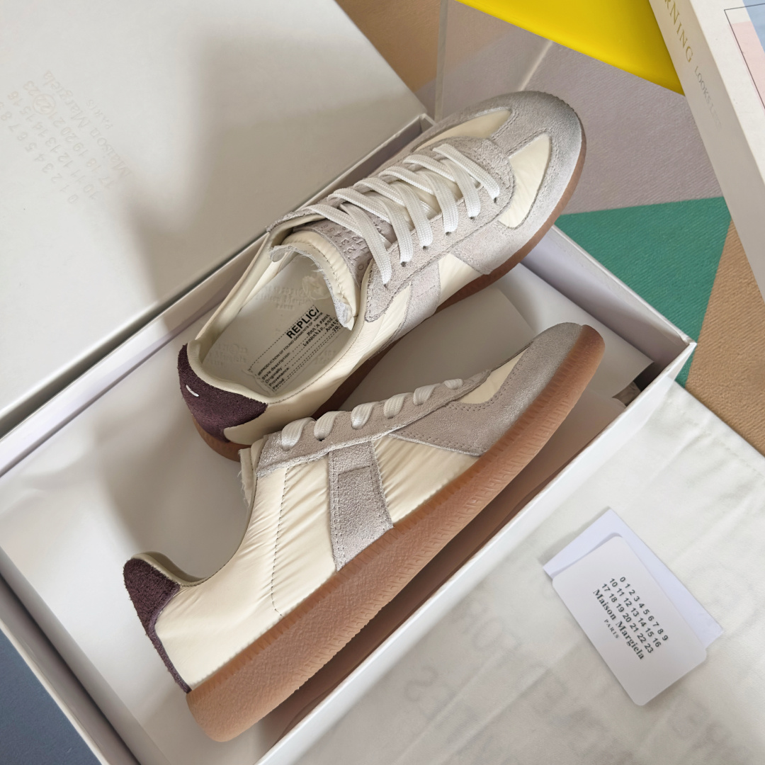 顶级版本:情侣款
MaisonMargiela MM6 马吉拉 情侣款 德训鞋 休闲 运动鞋
原版购入开