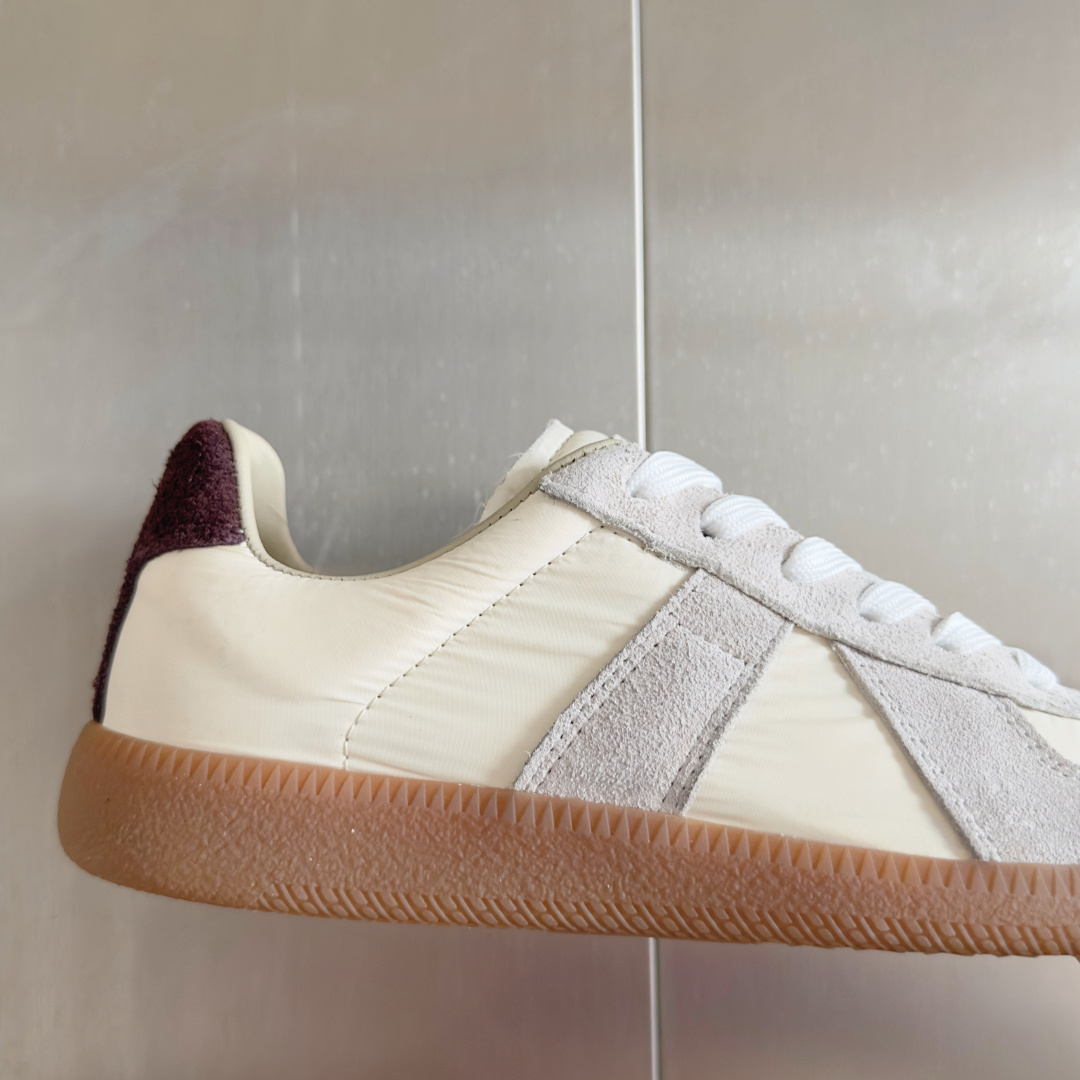 顶级版本:情侣款
MaisonMargiela MM6 马吉拉 情侣款 德训鞋 休闲 运动鞋
原版购入开