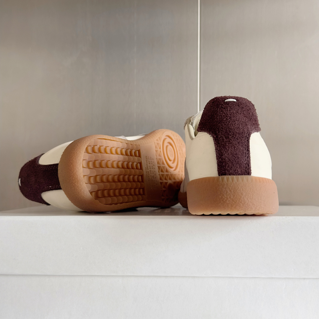 顶级版本:情侣款
MaisonMargiela MM6 马吉拉 情侣款 德训鞋 休闲 运动鞋
原版购入开