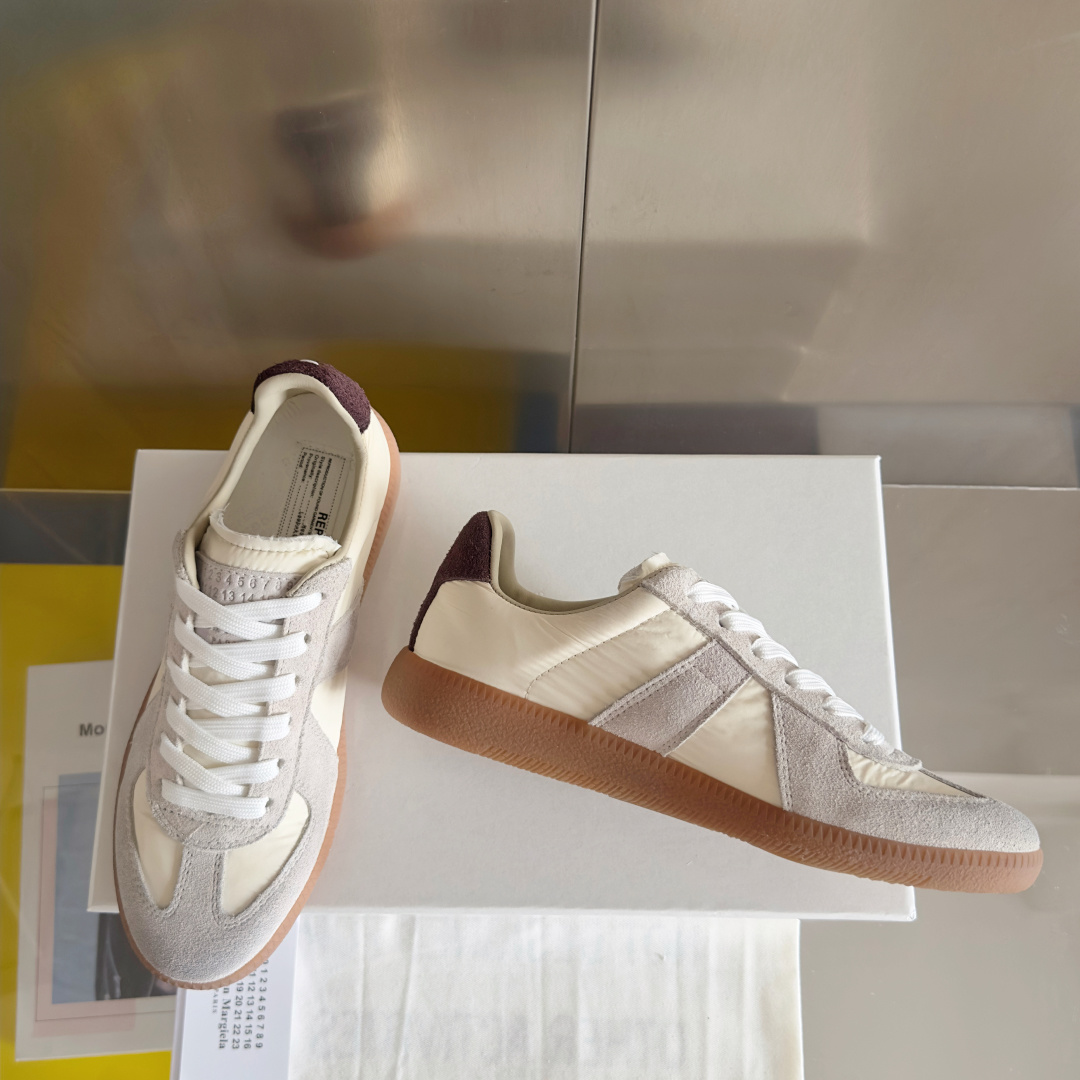 顶级版本:情侣款
MaisonMargiela MM6 马吉拉 情侣款 德训鞋 休闲 运动鞋
原版购入开