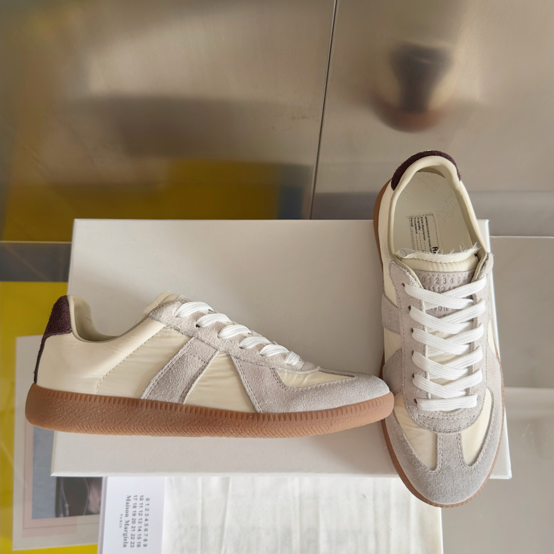 顶级版本:情侣款
MaisonMargiela MM6 马吉拉 情侣款 德训鞋 休闲 运动鞋
原版购入开