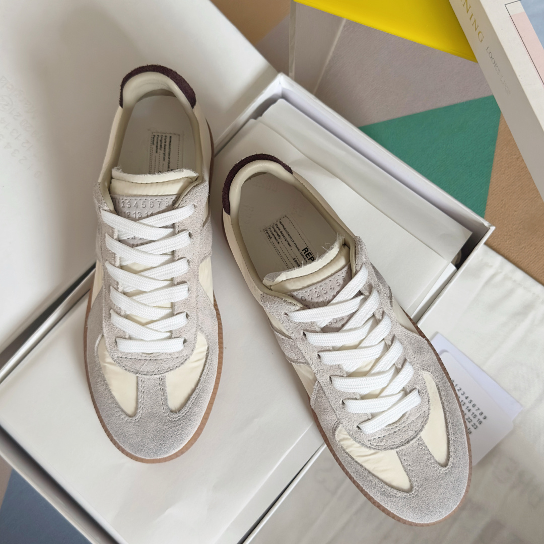 顶级版本:情侣款
MaisonMargiela MM6 马吉拉 情侣款 德训鞋 休闲 运动鞋
原版购入开