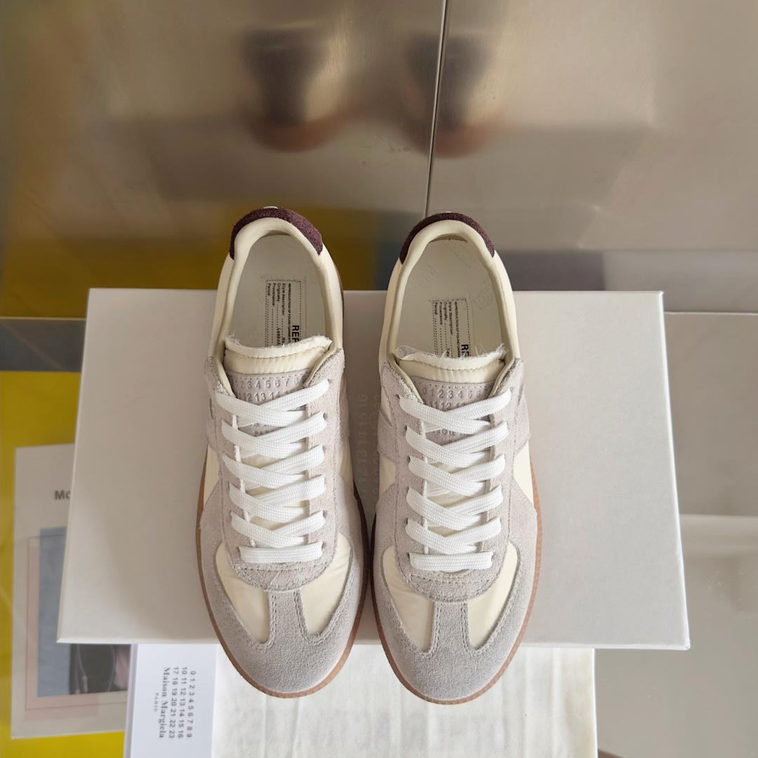顶级版本:情侣款
MaisonMargiela MM6 马吉拉 情侣款 德训鞋 休闲 运动鞋
原版购入开