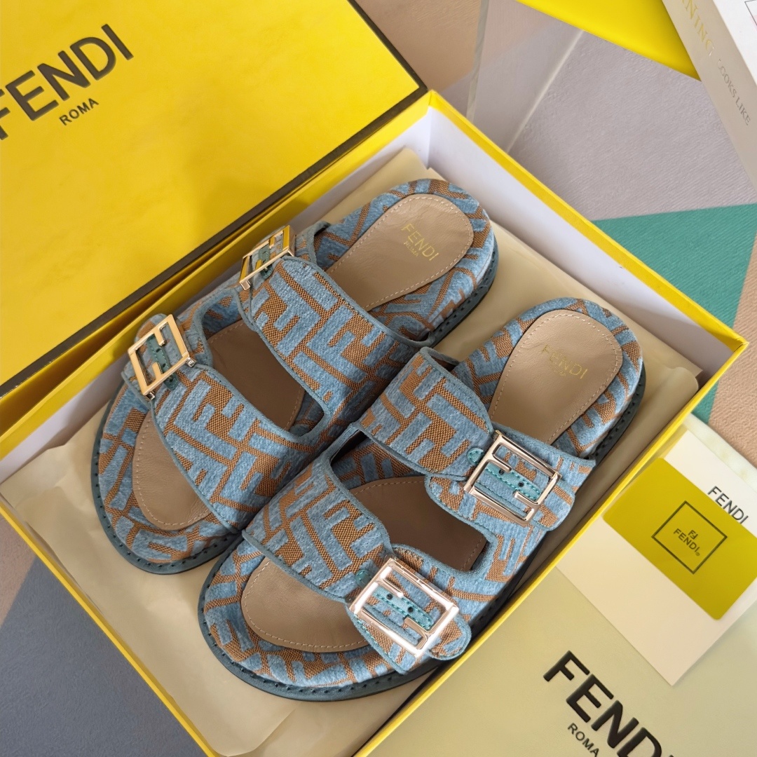 顶级版本:情侣款
Fendi芬迪 最新配色 情侣款feel老花FF凉拖鞋
原版购入开发 做货 芬迪早秋最