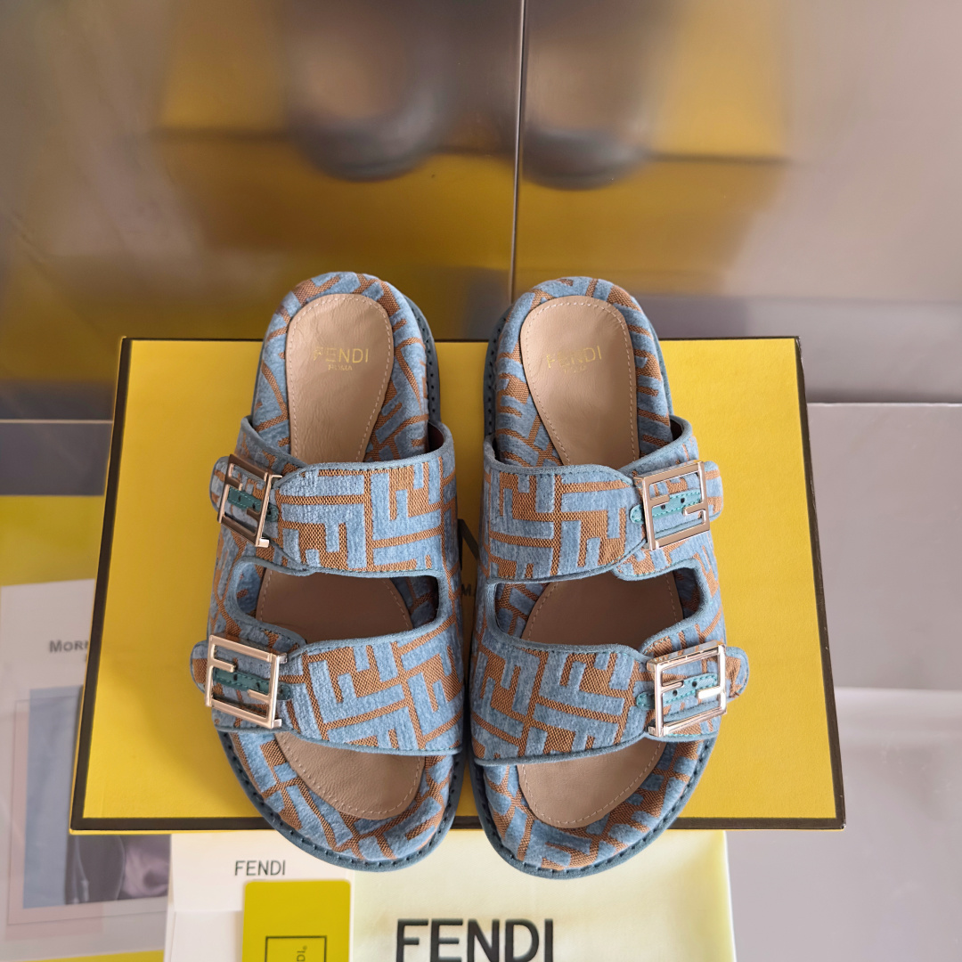 顶级版本:情侣款
Fendi芬迪 最新配色 情侣款feel老花FF凉拖鞋
原版购入开发 做货 芬迪早秋最