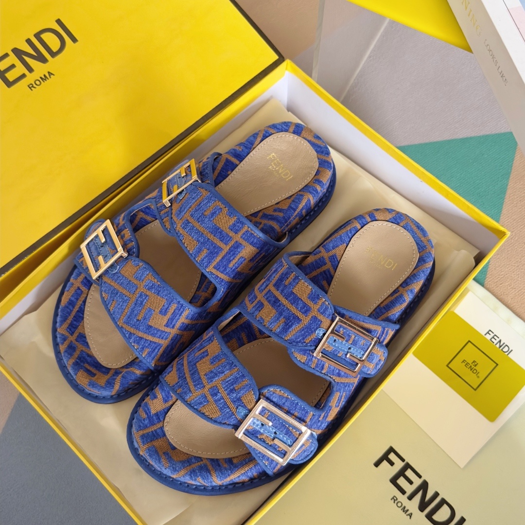顶级版本:情侣款
Fendi芬迪 最新配色 情侣款feel老花FF凉拖鞋
原版购入开发 做货 芬迪早秋最