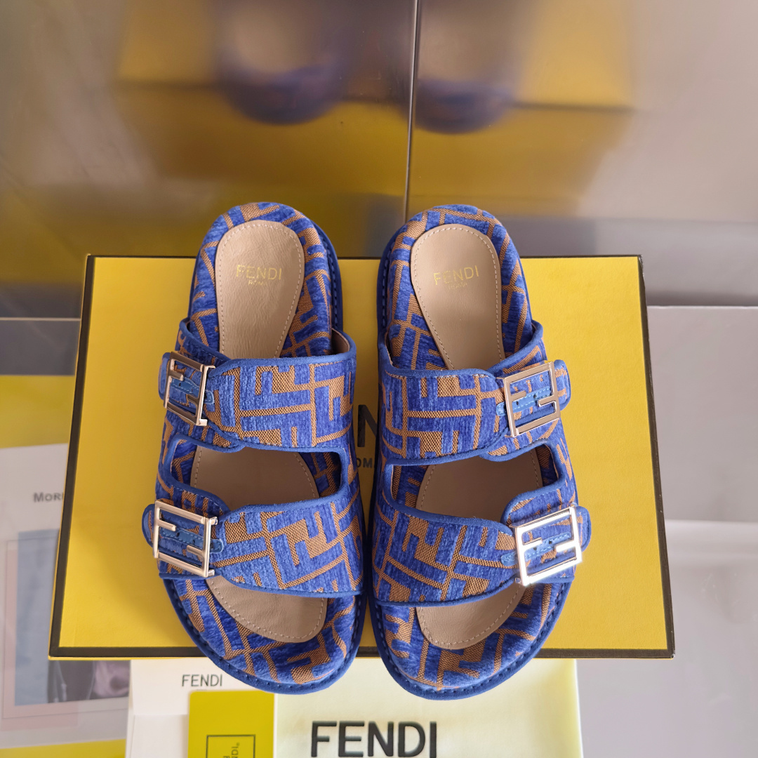 顶级版本:情侣款
Fendi芬迪 最新配色 情侣款feel老花FF凉拖鞋
原版购入开发 做货 芬迪早秋最