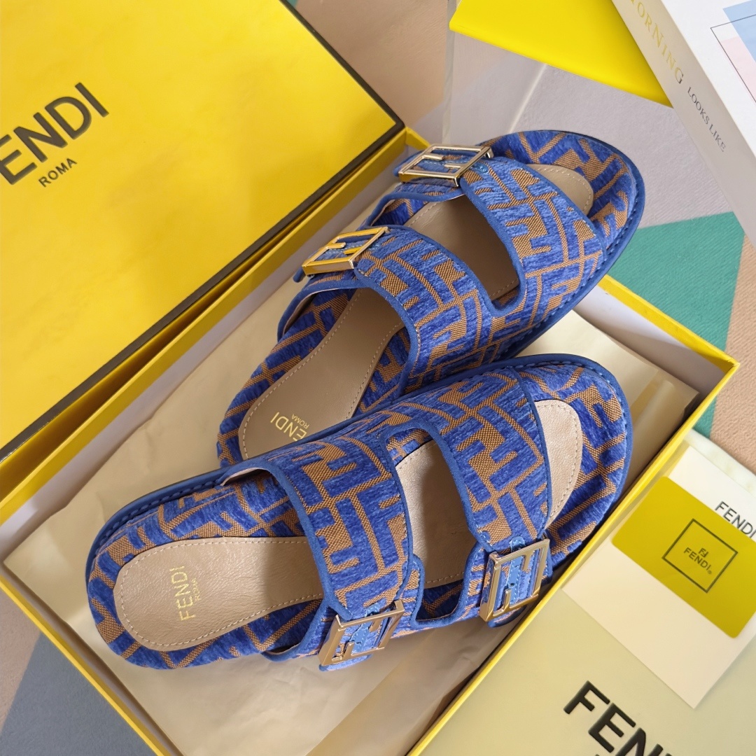 顶级版本:情侣款
Fendi芬迪 最新配色 情侣款feel老花FF凉拖鞋
原版购入开发 做货 芬迪早秋最