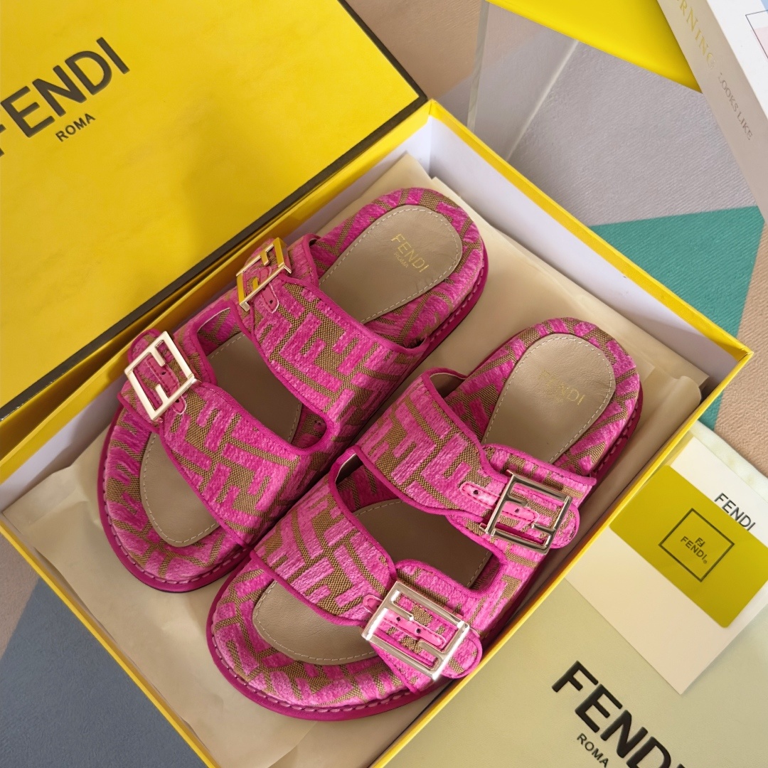 顶级版本:情侣款
Fendi芬迪 最新配色 情侣款feel老花FF凉拖鞋
原版购入开发 做货 芬迪早秋最