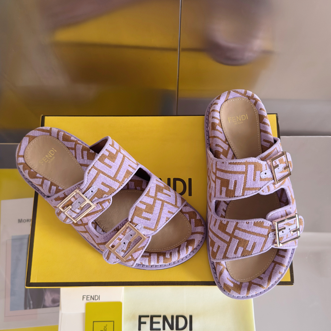 顶级版本:情侣款
Fendi芬迪 最新配色 情侣款feel老花FF凉拖鞋
原版购入开发 做货 芬迪早秋最