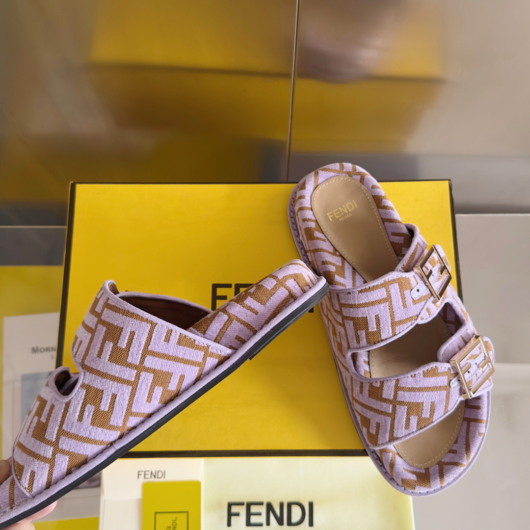 顶级版本:情侣款
Fendi芬迪 最新配色 情侣款feel老花FF凉拖鞋
原版购入开发 做货 芬迪早秋最