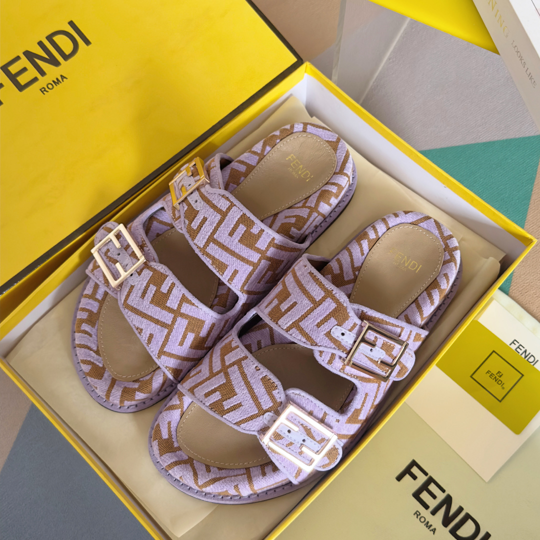 顶级版本:情侣款
Fendi芬迪 最新配色 情侣款feel老花FF凉拖鞋
原版购入开发 做货 芬迪早秋最