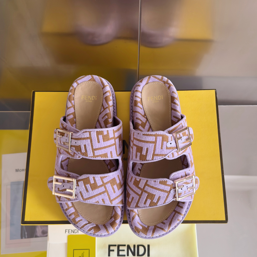 顶级版本:情侣款
Fendi芬迪 最新配色 情侣款feel老花FF凉拖鞋
原版购入开发 做货 芬迪早秋最