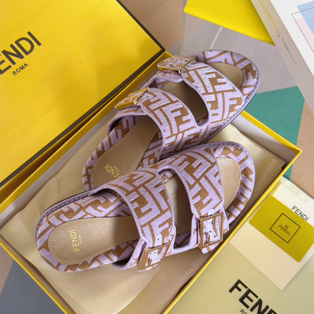 顶级版本:情侣款
Fendi芬迪 最新配色 情侣款feel老花FF凉拖鞋
原版购入开发 做货 芬迪早秋最