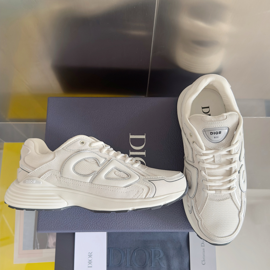 顶级版本:情侣款【莞货】新配色
Dior 迪奥最新配色B30系列 反光 老爹运动鞋
原版9000购入开发
