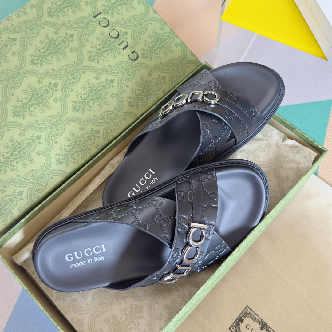 顶级版本：男款
Gucci古驰 最新 情侣款 双G 压花 一字 交叉 厚底 凉拖鞋 
原版购入开发 做货