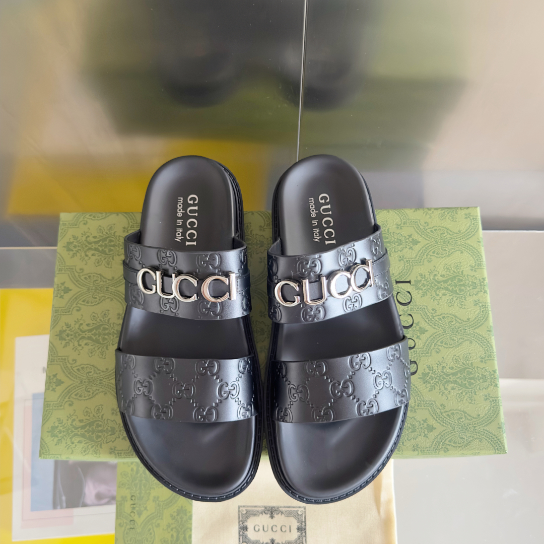 顶级版本：男款
Gucci古驰 最新 情侣款 双G 压花 一字 交叉 厚底 凉拖鞋 
原版购入开发 做货
