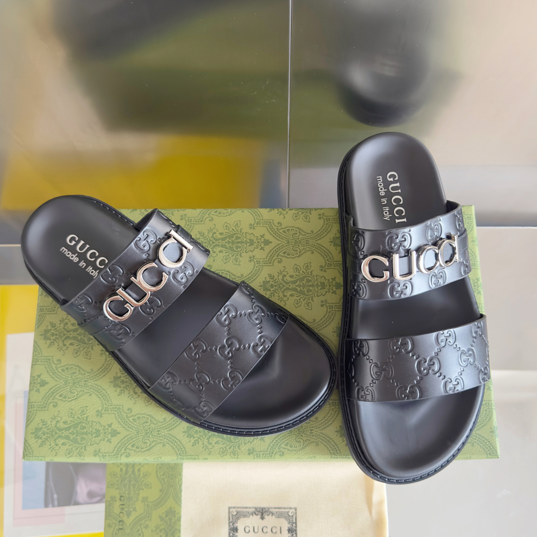 顶级版本：男款
Gucci古驰 最新 情侣款 双G 压花 一字 交叉 厚底 凉拖鞋 
原版购入开发 做货