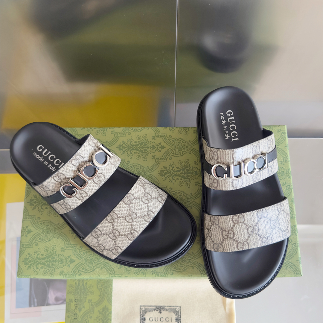 顶级版本：男款
Gucci古驰 最新 情侣款 双G 压花 一字 交叉 厚底 凉拖鞋 
原版购入开发 做货