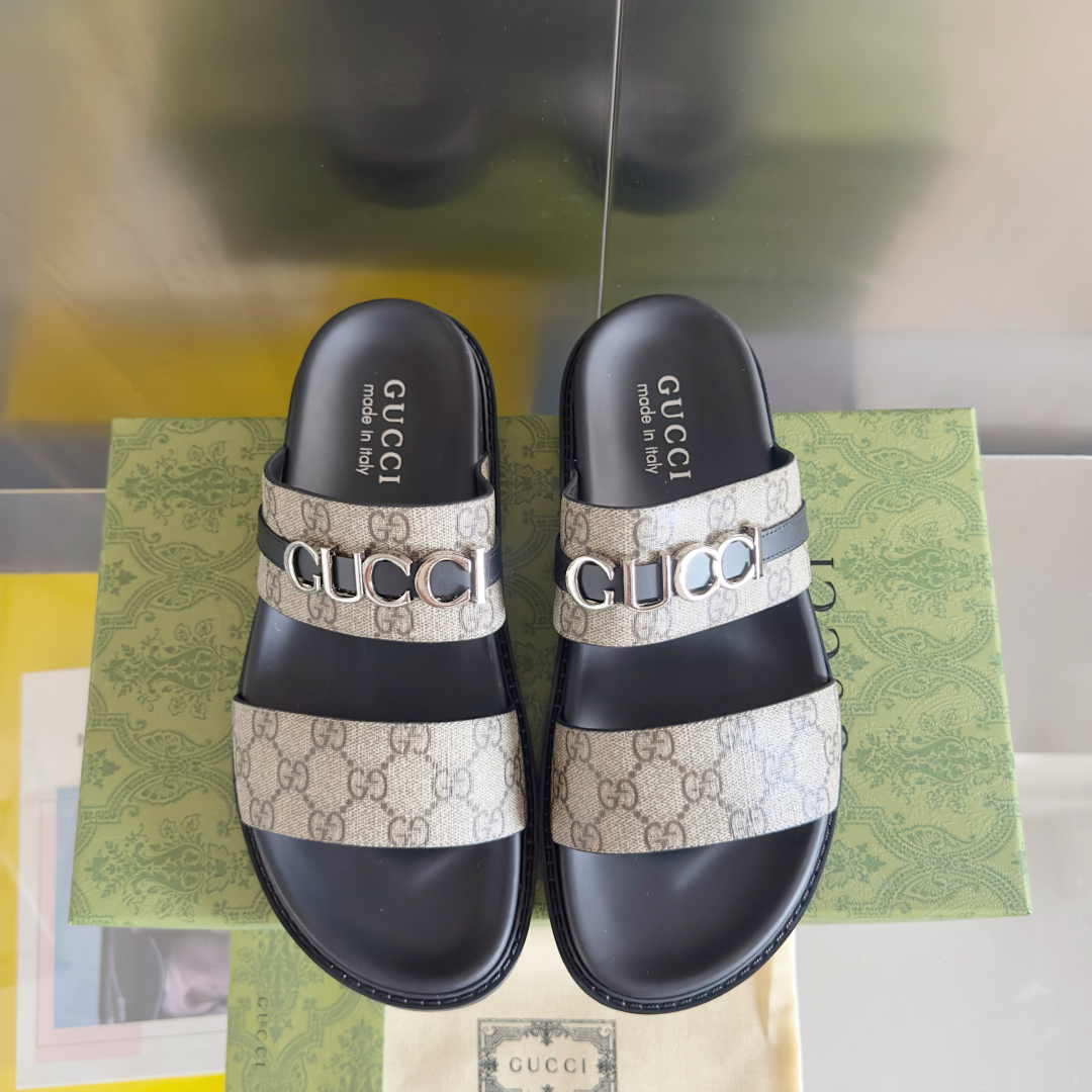 顶级版本：男款
Gucci古驰 最新 情侣款 双G 压花 一字 交叉 厚底 凉拖鞋 
原版购入开发 做货