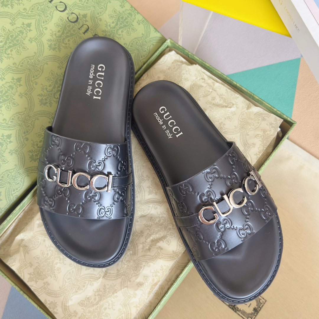 顶级版本：男款
Gucci古驰 最新 情侣款 双G 压花 一字 交叉 厚底 凉拖鞋 
原版购入开发 做货