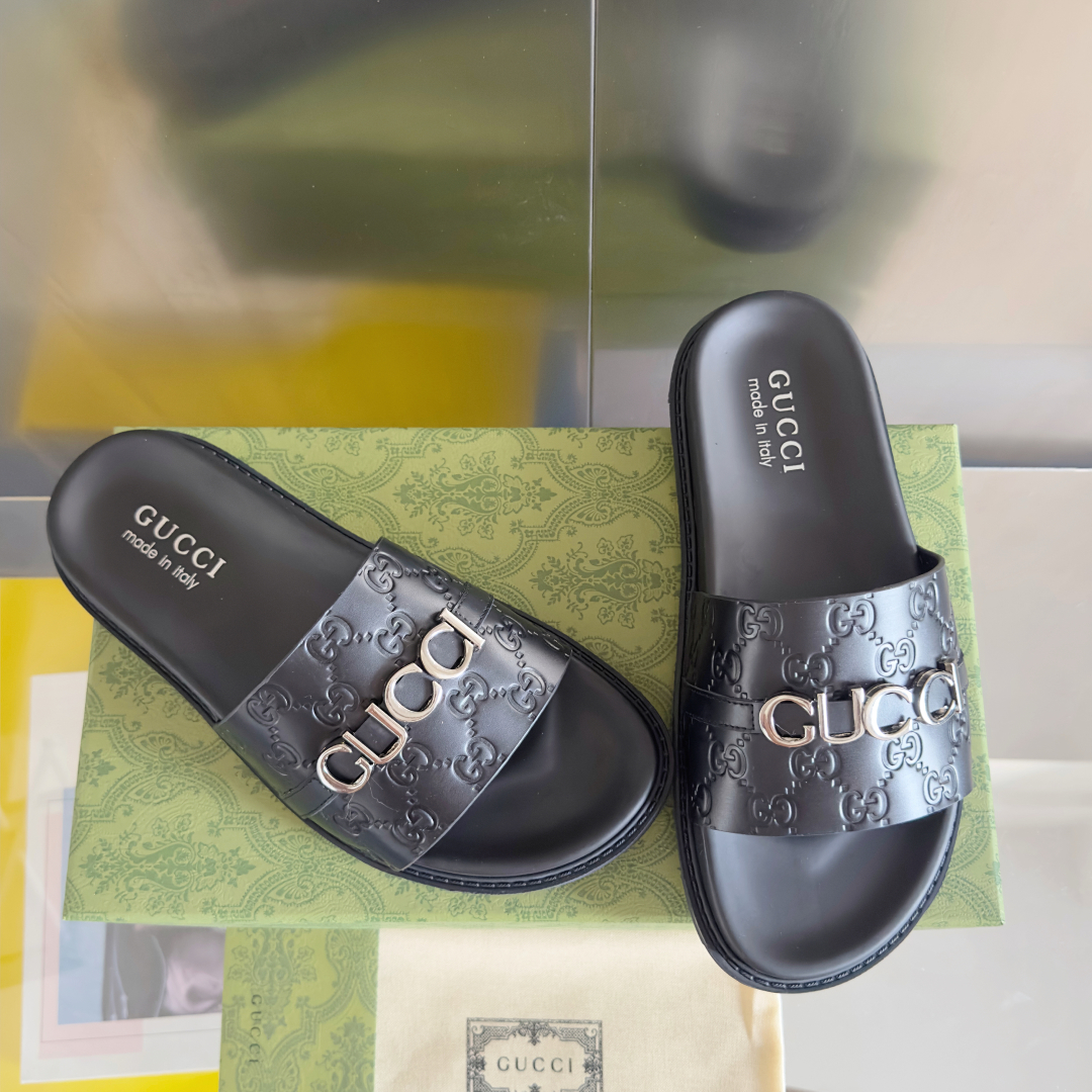 顶级版本：男款
Gucci古驰 最新 情侣款 双G 压花 一字 交叉 厚底 凉拖鞋 
原版购入开发 做货