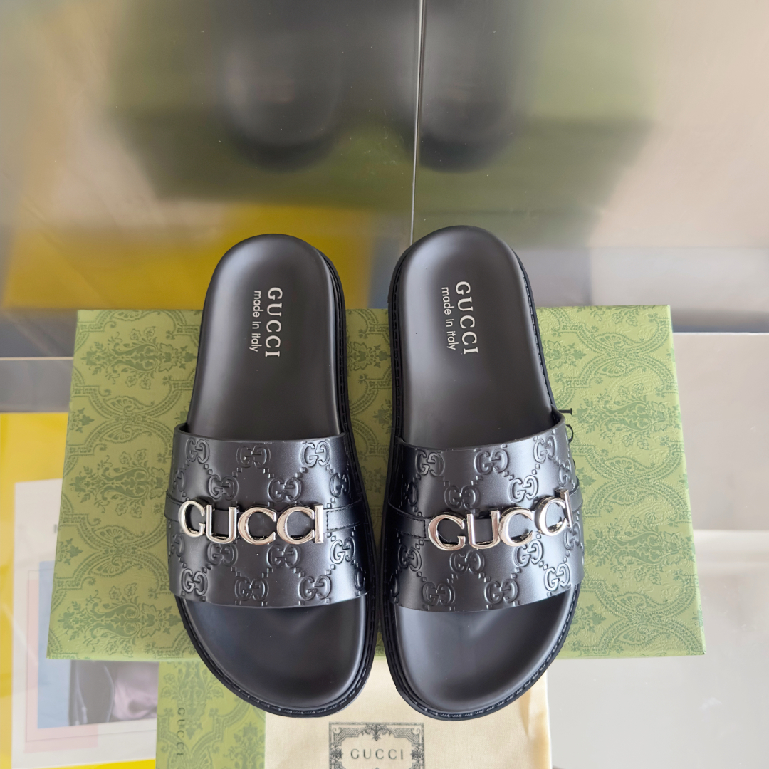 顶级版本：男款
Gucci古驰 最新 情侣款 双G 压花 一字 交叉 厚底 凉拖鞋 
原版购入开发 做货